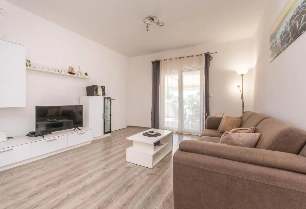 Villa Branko Polaca 0*,