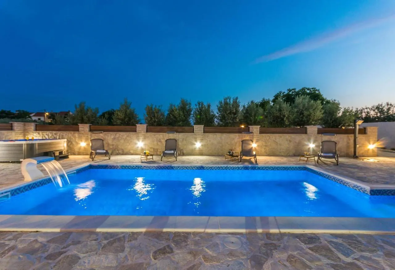 Villa Branko Polaca 0*,